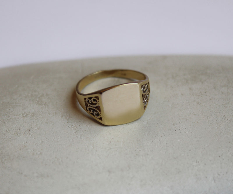 טבעת חותם מרובעת עדינה בסגנון עתיק