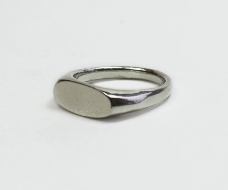 טבעת חותם אובלית צרה עם חריטה אישית