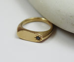 טבעת חותם אובלית צרה בשיבוץ יהלום