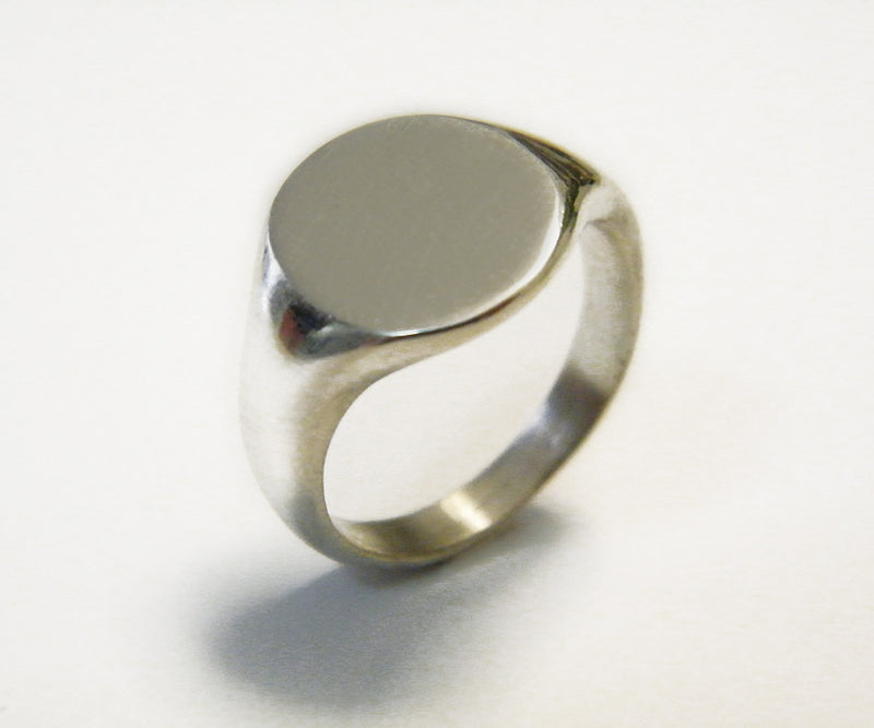 טבעת חותם עגולה עם חריטה בעיצוב אישי